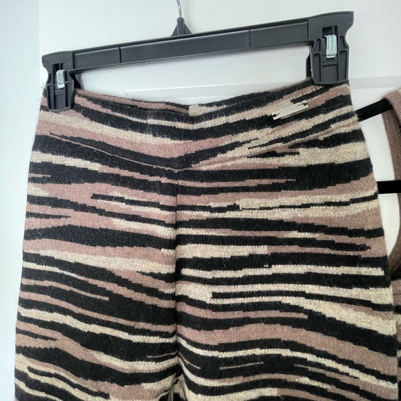 Maniere De Voir Zebra Print Flare Pants Set - Picture 3 of 7
